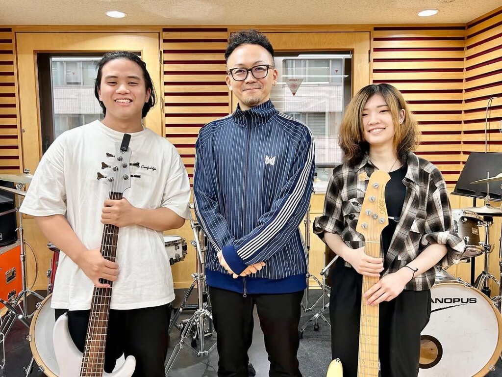 技巧派6弦ベーシスト Moto Fukushima氏 来校！