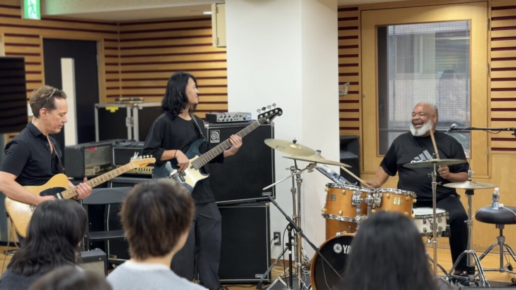 グラミー受賞ドラマー・Poogie Bell氏 来校！