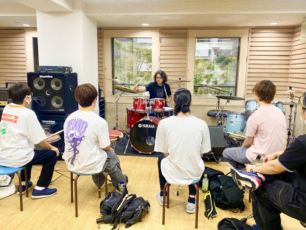 🎶 世界で活躍するドラマー・新井田孝則氏 特別ワークショップレポート